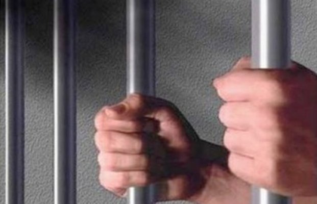 Tânărul care şi-a agresat un consătean, condamnat la 4 ani de închisoare
